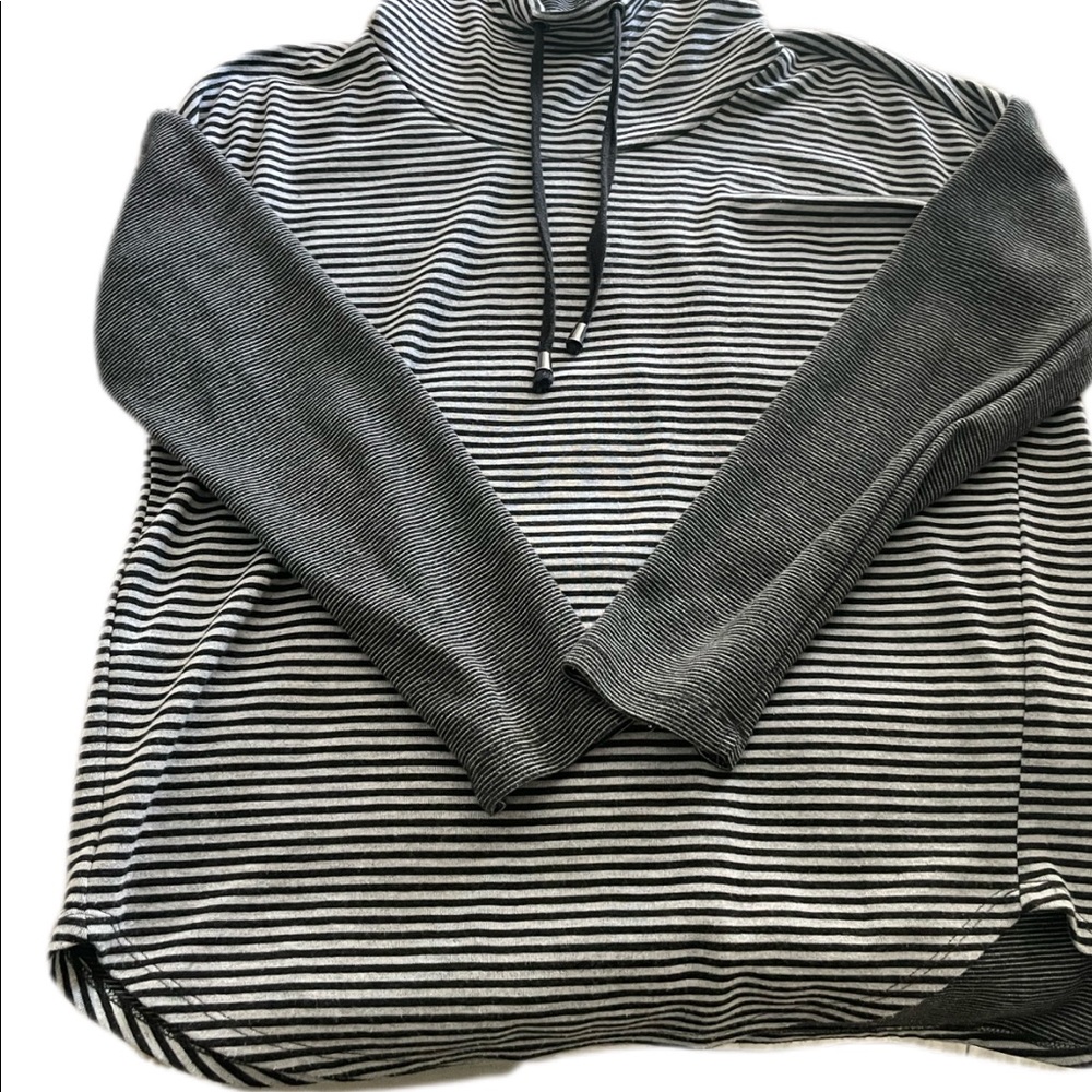 Lightweight hooded sweatshirt